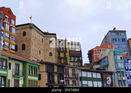 Blick auf die Küstenstadt Bermeo in Spanien Stockfoto
