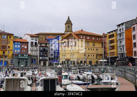 Blick auf die Küstenstadt Bermeo in Spanien Stockfoto