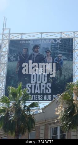 Los Angeles, Kalifornien, USA 27. Juli 2026 Das Dog Stars Billboard mit Jacob Elordi auf dem Hollywood Blvd am 27. Juli 2026 in Los Angeles, Kalifornien, USA. Foto von Barry King/Alamy Stock Photo Stockfoto