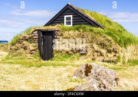 Altes Rasenhaus Stekkjarkot in Njardvik Island Stockfoto