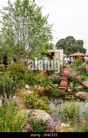 RHS Sandringham Flower Show 2026. Teil des The Pollywiggle Garden Show-Gartens, gestaltet von Joe & Laura Carey. Stockfoto