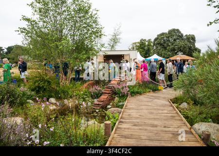RHS Sandringham Flower Show 2026. Teil des The Pollywiggle Garden Show-Gartens, gestaltet von Joe & Laura Carey. Stockfoto