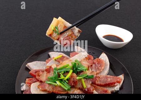 Gedämpfter Taro mit chinesischem Trockenfleischgericht Stockfoto
