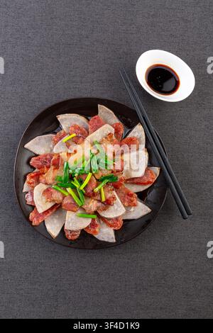 Gedämpfter Taro mit chinesischem Trockenfleischgericht Stockfoto