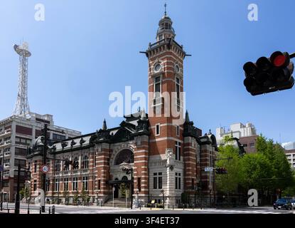 Yokohama, Japan - 16. April 2026: Das Yokohama Port Opening Memorial Hall Backsteingebäude Jack Tower (Uhrturm) historisches Gebäude Stockfoto