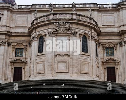 Fassade der päpstlichen Basilika Santa Maria Maggiore/Sankt Maria der Großen, Rom, Lazio, Italien, April 2024 Stockfoto