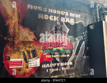 Bar Amazonia, gelegen in der 15-19 Luard Road in Wanchai, Hongkong. Der Veranstaltungsort ist ein bekannter Ort für Live-Rockmusik, Happy-Hour-Promotion Stockfoto