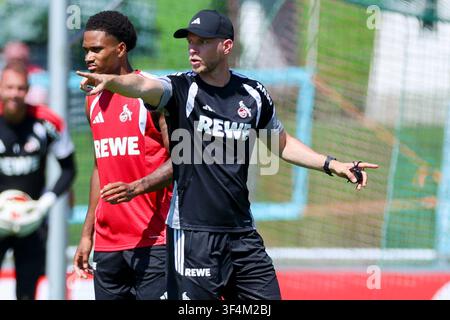 Trainer Rene Wagner (1. FC Köln) gestikuliert, Tag 6, Trainingslager 1. FC Köln, Koasastadion am 29. Juli 2026 in St. Johann in Tirol, Österreich. (Foto von Marco Steinbrenner/DeFodi Images) Stockfoto