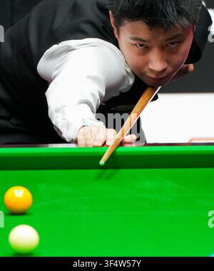 Shanghai, China. 30. Juli 2026. Zhao Xintong tritt während des Viertelfinalspiels zwischen Zhao Xintong aus China und Neil Robertson aus Australien beim World Snooker Shanghai Masters 2026 in Shanghai, Ostchina, am 30. Juli 2026 an. Credit: Ding Ting/Xinhua/Alamy Live News Stockfoto
