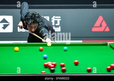 Shanghai, China. 30. Juli 2026. SHANGHAI, CHINA - JULI 30: Wu Yize aus China spielt einen Schlag im Viertelfinale gegen Shaun Murphy aus England am 4. Tag des WST Shanghai Masters im Luwan Indoor Stadium am 30. Juli 2026 in Shanghai, China. (Foto von Qian Jun) Credit: Jun QIAN/Alamy Live News Stockfoto