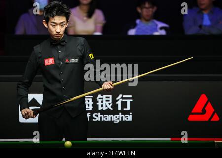 Shanghai, China. 30. Juli 2026. SHANGHAI, CHINA - 30. JULI: Wu Yize aus China reagiert im Viertelfinale gegen Shaun Murphy aus England am 4. Spieltag des WST Shanghai Masters in der Luwan-Halle am 30. Juli 2026 in Shanghai, China. (Foto von Qian Jun) Credit: Jun QIAN/Alamy Live News Stockfoto
