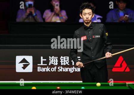 Shanghai, China. 30. Juli 2026. SHANGHAI, CHINA - 30. JULI: Wu Yize aus China reagiert im Viertelfinale gegen Shaun Murphy aus England am 4. Spieltag des WST Shanghai Masters in der Luwan-Halle am 30. Juli 2026 in Shanghai, China. (Foto von Qian Jun) Credit: Jun QIAN/Alamy Live News Stockfoto
