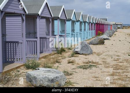 Strandhütten am Sandstrand Stockfoto