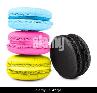 Helle Makronen in CMYK-Farben isoliert auf Weiß Stockfoto