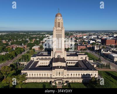 Direkte Luftbildansicht des Nebraska State Capitol-Gebäudes in Lincoln Stockfoto