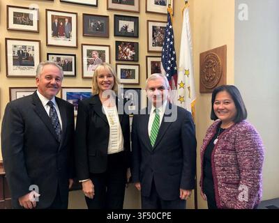Steve Barney, Jeanette James und Debra Wada mit Jack Reed, einem US-Senator aus Rhode Island, am 17. Januar 2019. Stockfoto