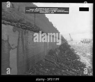 Eine Ansicht von 1679 der Westwand des Felsens bei Kurs 6, West Neebish Channel, St. Marys Falls Canal und Schleusen, nach Norden blickend, während des Baus. Stockfoto
