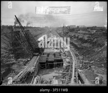 Eine Ansicht von 1680 vom Ostende des dritten Schlossteinmauerwerks am New Lock and Canal, Teil des St. Marys Falls Canal and Locks, in einem Foto aus den Aufzeichnungen des Amtes des Chefingenieurs. Stockfoto