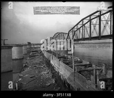 Eine Ansicht von 1680 mit Blick nach Norden vom Ostflügel des südlichen Widerlagers, die Gesteinsformation unter den aprons zeigt, am St. Marys Falls Canal und Locks, aus den Aufzeichnungen des Amtes des Chief of Engineers. Stockfoto