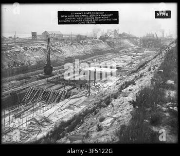 Eine Ansicht von 1680 des Neuen Schleusen und Kanals, Dritte Schleusenmauer, am St. Marys Falls Canal und Schleusen, nach Nordosten blickend, zeigt Rohrdurchlässe und Bauarbeiten, aus den Aufzeichnungen des Büros des Chefingenieurs. Stockfoto