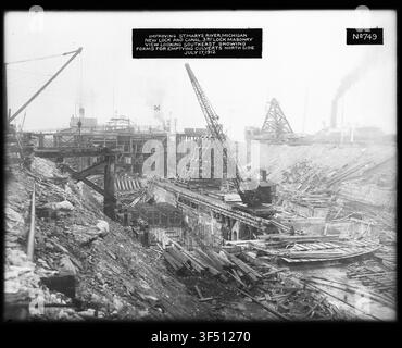 Eine Ansicht von 1680 des Neuen Schleusen und Kanals, Dritte Schleusenmauer, am St. Marys Falls Canal und Schleusen, zeigt Formen zum Entleeren von Culverts auf der Nordseite, Blick nach Südosten. Stockfoto