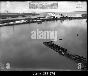 Eine allgemeine Ansicht von 1681 des Westanschlusses und des Depots, Blick nach Westen vom Hecklicht des Turms aus, während der Erweiterung des St. Marys Falls Kanals, ein Bauprojekt, das vom United States Army Corps of Engineers durchgeführt wurde. Stockfoto