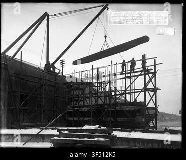 Bau des Wächtertors Nr. 1 am vierten Schleusenaushub, St. Marys Falls Kanal und Schleusen, Blick nach Südosten, in einem Ingenieurprojektfoto aus dem späten 17. Jahrhundert. Stockfoto