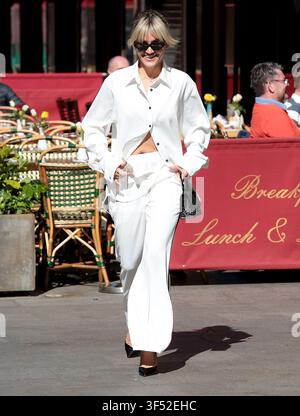 26. Apr. 2022 – London, England, UK – Ashley Roberts verlässt heute Morgen die Global Radio Studios Stockfoto