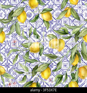 Nahtloses Muster mit tropischen Zitronen. Handgezeichnete Aquarellillustration auf weißem isoliertem Hintergrund. Zitrusmuster im mediterranen Stil oder Stockfoto
