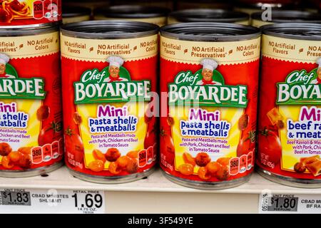 Chef Boyardee Mini Nudeln und Fleischbällchen in Tomatensauce mit Schwein, Huhn und Rind Stockfoto