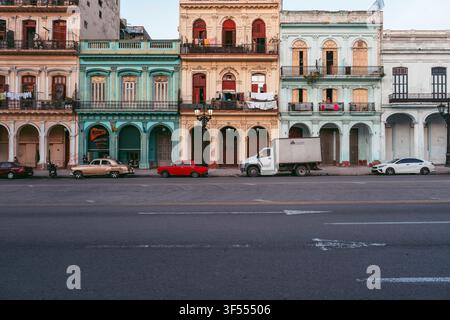 Klassische farbenfrohe Fassaden im alten Havanna Stockfoto