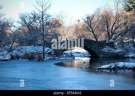 Bow Bridge und Eise See (New York, New York, USA) Stockfoto