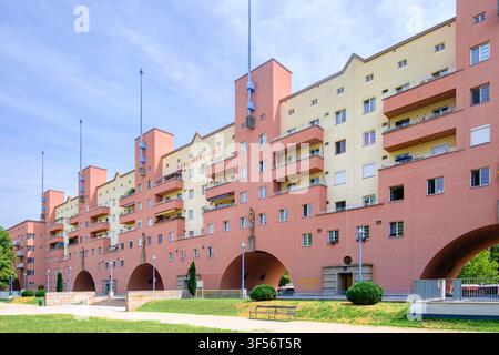 Karl Marx-Hof Sozialwohnbau in 1,1 km Länge, das längste Wohngebäude der Welt, erbaut 1927-1930, Wien, Österreich. Stockfoto
