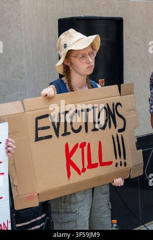 St. Paul, Minnesota. People's Action Coalition hält eine Kundgebung am Rathaus ab, um Stop The Sweeps zu unterstützen und sich gegen die weitere Destabilisierung von über 400 obdachlosen Menschen zu stellen Stockfoto