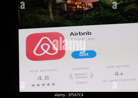 Shanghai, China - 30. Juli 2026: Airbnb-App-Symbol und Markenlogo Stockfoto