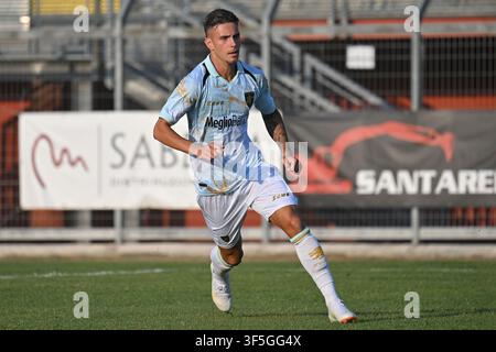 Frosinone, Lazio. 01. Aug., 2026. Antonio Raimondo von Frosinone während des Freundschaftsspiels zwischen Frosinone und Benevento im Manlio Scopigno-Stadion in Rieti, Italien, am 01. August 2026. Credit: massimo insabato/Alamy Live News Stockfoto