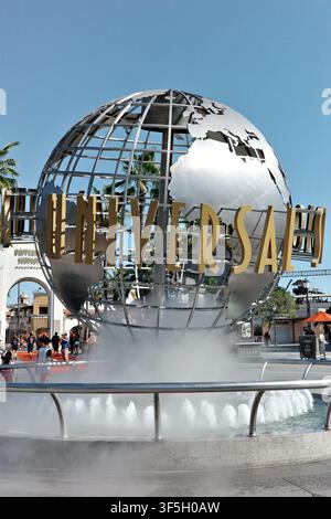 Universal Studios Globusdenkmal mit Brunnen, Los Angeles Stockfoto