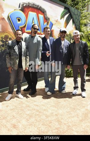 Ca. 02. Aug., 2026. AJ McLean, Nick Carter, Kevin Richardson, Howie Dorough, Brian Littrell bei den Ankünften zur globalen Premiere von PAW PATROL: THE DINO MOVIE, Paramount Theater, Los Angeles, CA, 2. August 2026. Credit: Elizabeth Goodenough/Everett Collection/Alamy Live News Stockfoto