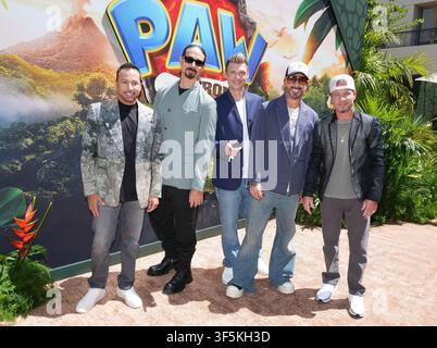 Los Angeles, USA. 02. Aug., 2026. (v.l.n.r.) Backstreet Boys - Howie Dorough, Kevin Richardson, Nick Carter, AJ McLean und Brian Littrell kommen zur Premiere von Paramount Pictures' PAW PATROL: THE DINO MOVIE im Paramount Pictures Studios in Los Angeles, CA am Sonntag, dem 2. August 2026 an. (Foto von Sthanlee B. Mirador/Sipa USA) Credit: Sipa USA/Alamy Live News Stockfoto