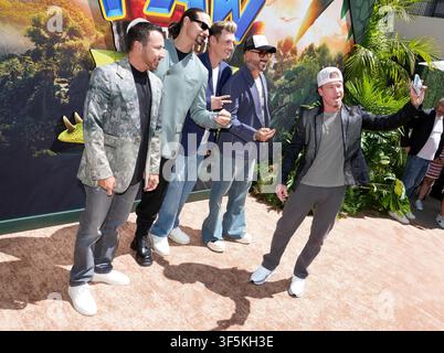 Los Angeles, USA. 02. Aug., 2026. (v.l.n.r.) Backstreet Boys - Howie Dorough, Kevin Richardson, Nick Carter, AJ McLean und Brian Littrell kommen zur Premiere von Paramount Pictures' PAW PATROL: THE DINO MOVIE im Paramount Pictures Studios in Los Angeles, CA am Sonntag, dem 2. August 2026 an. (Foto von Sthanlee B. Mirador/Sipa USA) Credit: Sipa USA/Alamy Live News Stockfoto