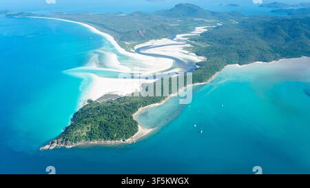 Luftbild des wirbelnden weißen Sandmusters an der Hill Inlet, Whitehaven Beach Stockfoto