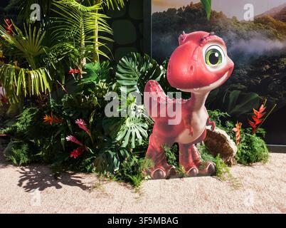 Los Angeles, USA. 02. Aug., 2026. Atmosphäre bei der Premiere von Paramount Pictures' PAW PATROL: THE DINO MOVIE im Paramount Pictures Studios in Los Angeles, CA am Sonntag, dem 2. August 2026. (Foto von Sthanlee B. Mirador/Sipa USA) Credit: Sipa USA/Alamy Live News Stockfoto