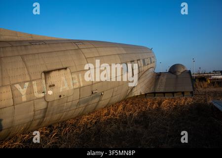 Belgrad, Serbien – 24. Januar 2020: Altes Flugzeug, das außerhalb des Luftfahrtmuseums in der Nähe des Nikola-Tesla-Flughafens in Belgrad, Serbien, ausgestellt ist. Stockfoto