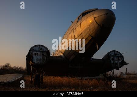 Belgrad, Serbien – 24. Januar 2020: Altes Flugzeug, das außerhalb des Luftfahrtmuseums in der Nähe des Nikola-Tesla-Flughafens in Belgrad, Serbien, ausgestellt ist. Stockfoto