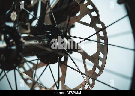 Metallscheibenbremse auf Mountainbikes. Stockfoto