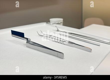 Zahnarzt Tools bereit, auf das Fach in der Zahnarztpraxis Stockfoto