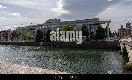 Dublin City Council, Wood Quay, Dublin, Irland, 28. Juli 2026: Hauptbüros des Dublin City Council mit Blick auf den Fluss Liffey Stockfoto