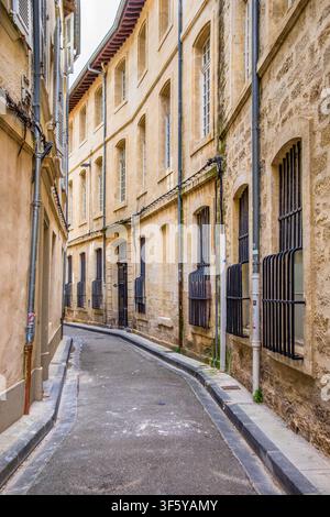 Avignon, Frankreich, 11. April 2026, verlassene Rue des Griffons Stockfoto
