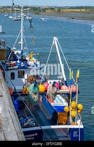 Fischtrawler im Amble Harbour Village, Amble, Northumberland, England Stockfoto