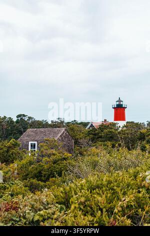 Nauset-Leuchtturm in Eastham, Cape Cod, Massachusetts, USA, mit Blick auf den Atlantischen Ozean an der Cape-Cod-Nationalküste. Stockfoto